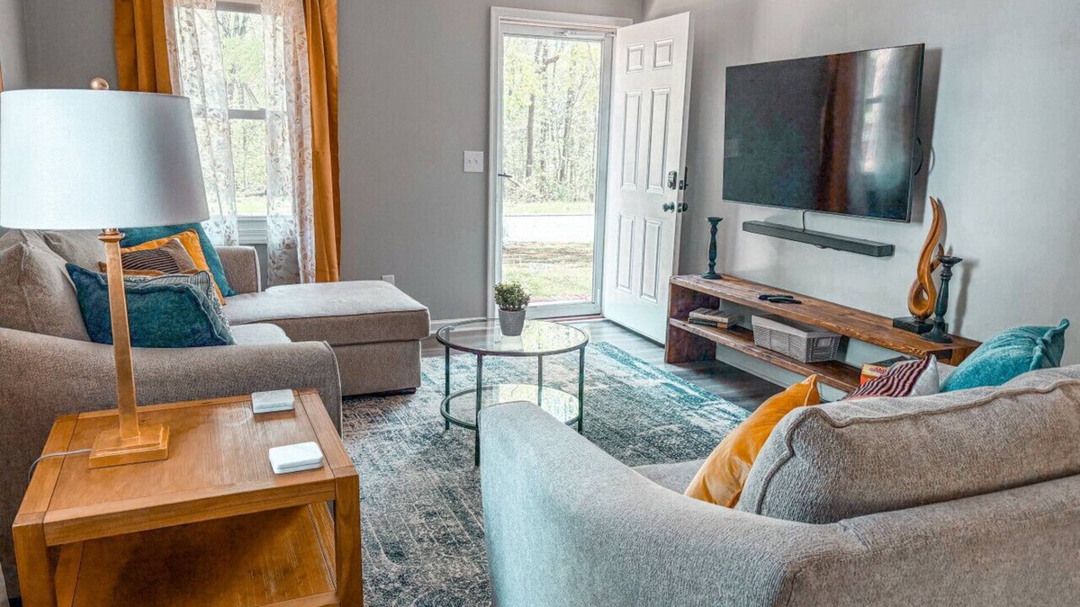 Greensboro House | Pet-Friendly 1-Level Retreat: 40% Off Monthly Stays!