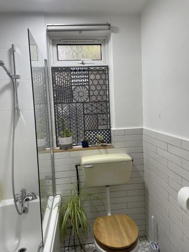 Chiswick Riverside Apartment | Pet Friendly 1Bed Studio with Free Parking