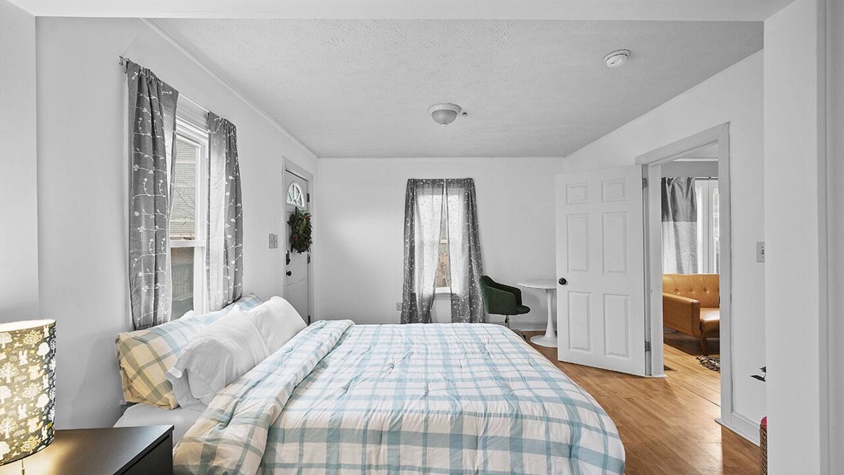 Detroit - Shoreway Apartment | Pet Friendly 1BR in Ohio City