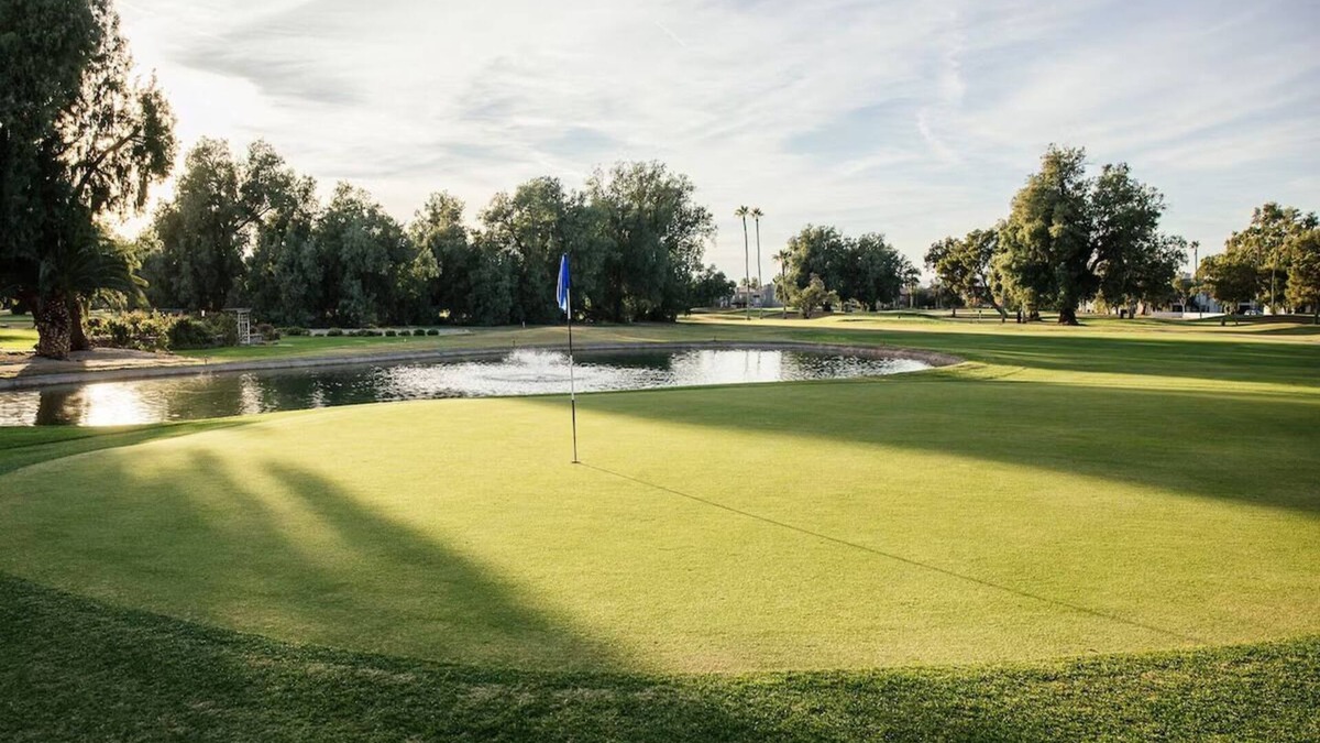 Downtown Resort | Pet Friendly 2 Queen Stay! Sunset Views, Relaxing Pool | Steps from Golf Course!