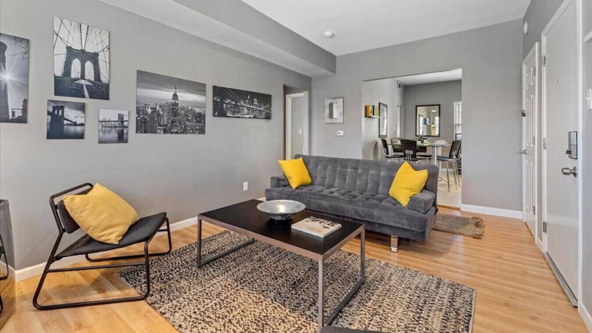 Mapleton/Fall Creek Apartment | Pet-Friendly 2BR| Convenient to Stadium & Downtown