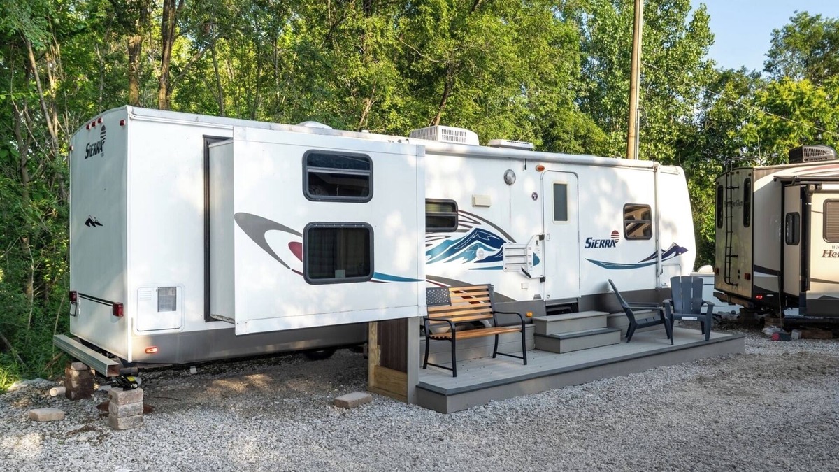 Miller Beach Hotel | Pet-Friendly 2BR Camper with Fire Pit and Grill