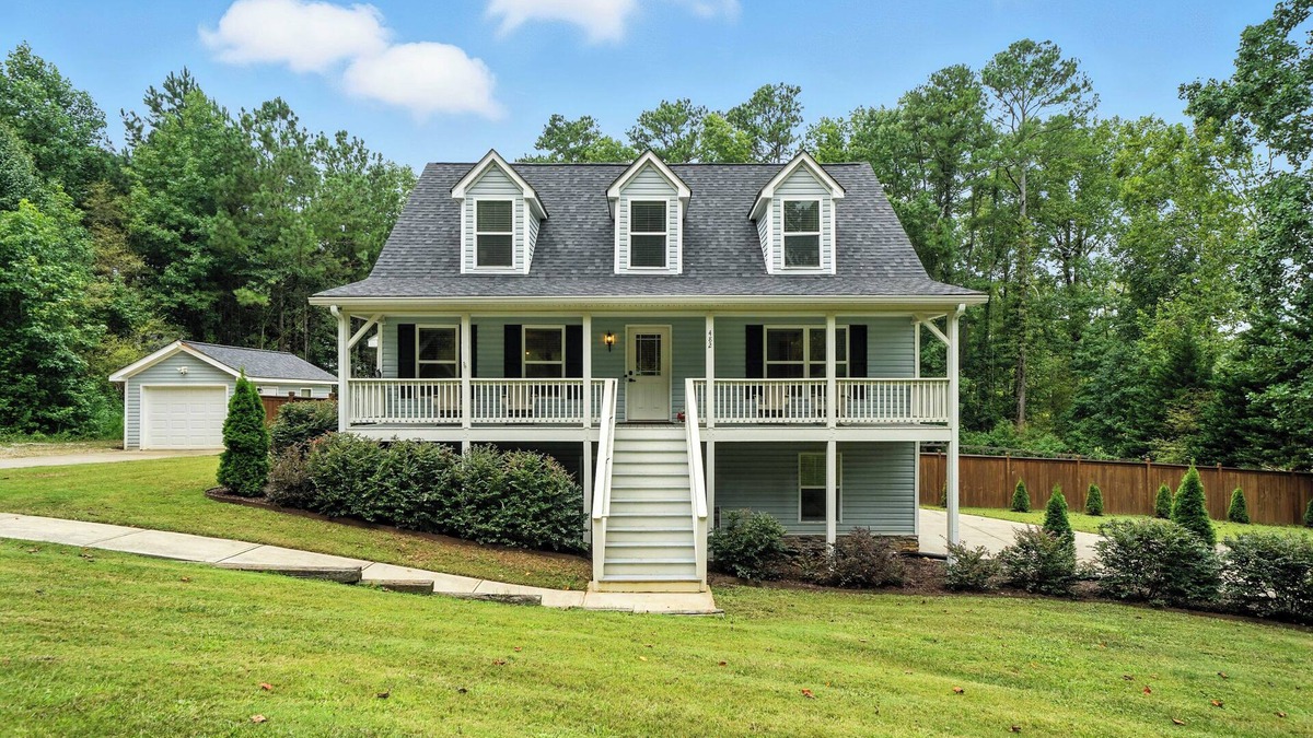 Buford House | Pet Friendly: 3/2 in Sugar Hill on 1 Acre