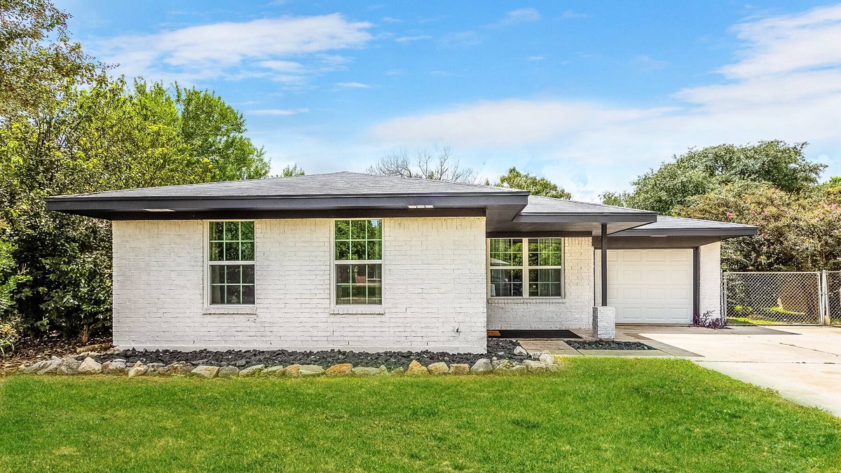 Cibolo House | Pet-friendly 3-bed, 1-bath vacation home in Cibolo. Walk to HEB, dining and bars