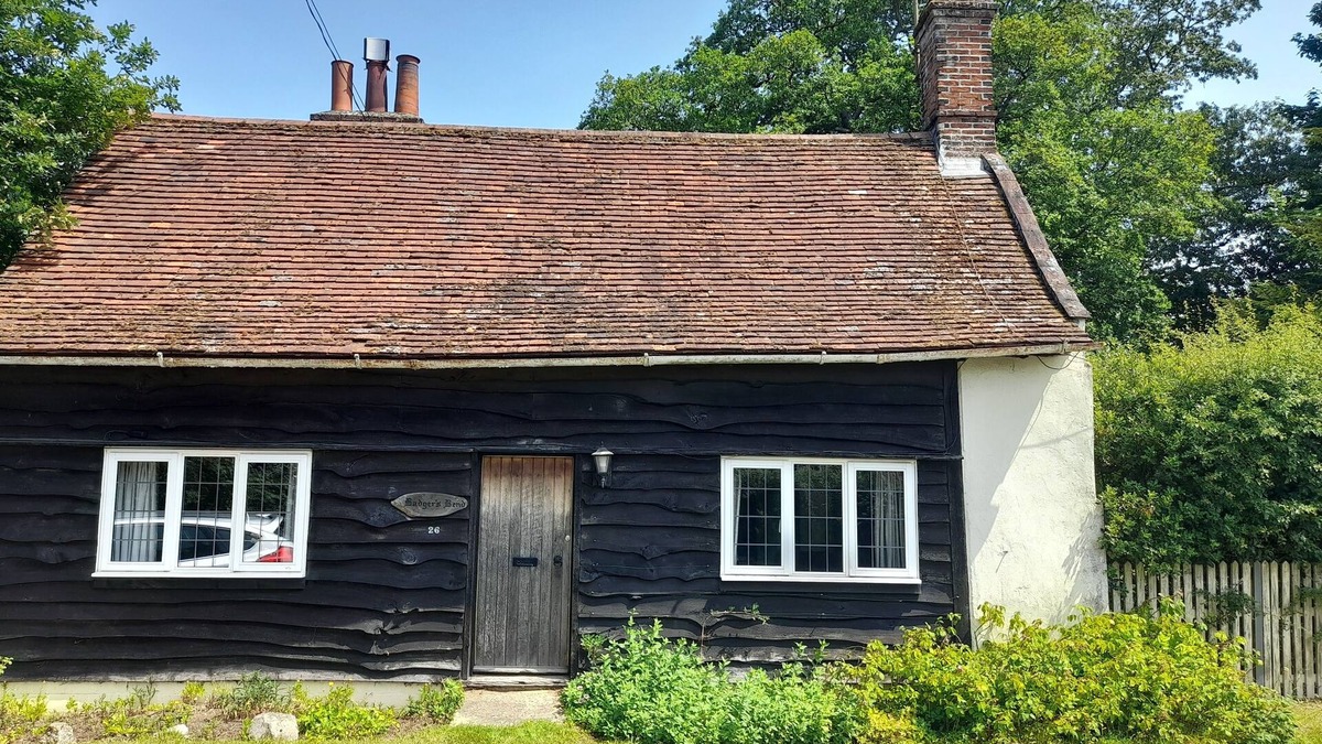 Tattingstone Cottage | Pet friendly 3-bedroom cottage in Tattingstone