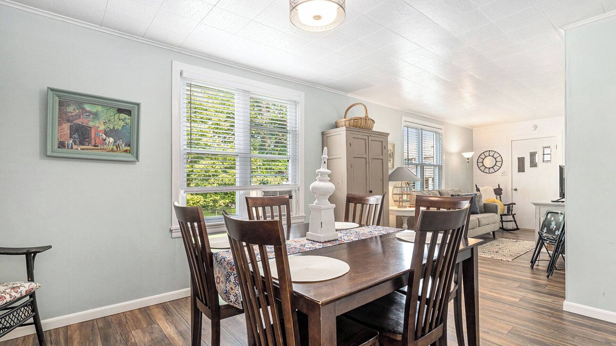 Manistee House | Pet Friendly 3 Bed house close to everything!