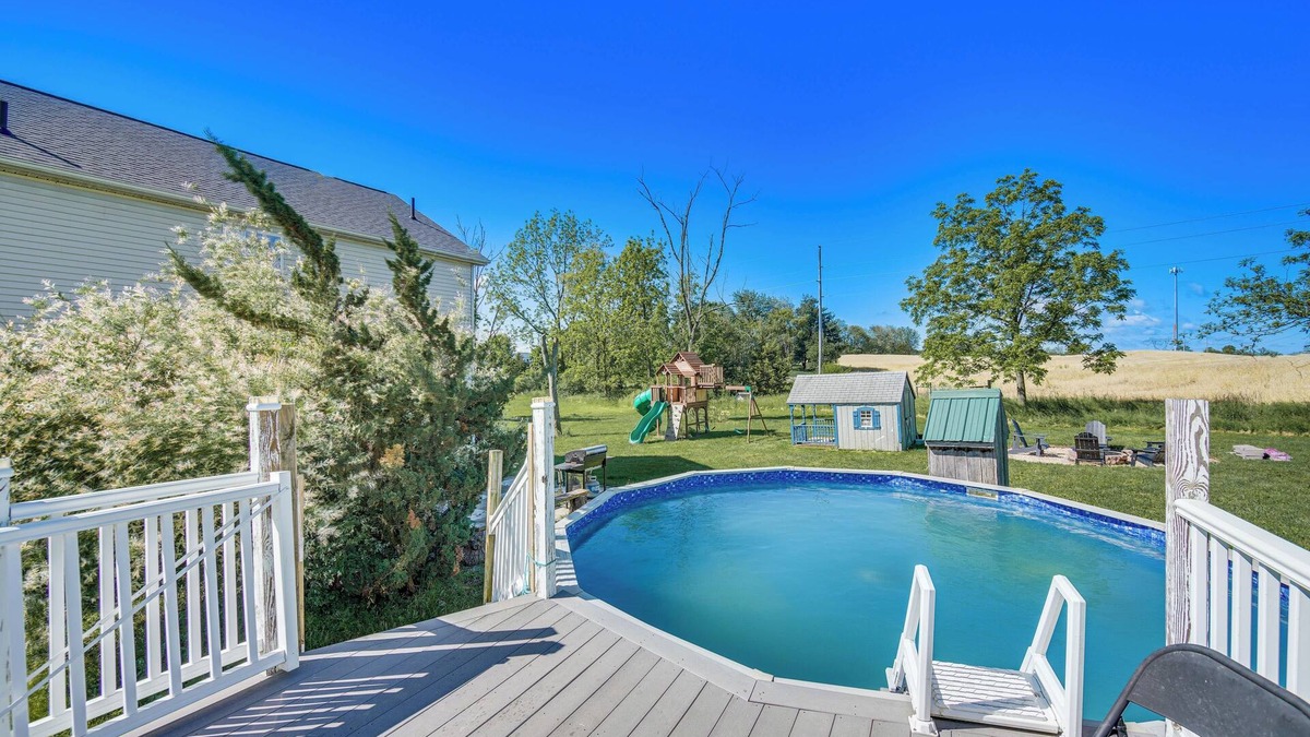Grantville House | Pet Friendly 3-bedroom farmhouse in Grantville- 8 Mi from Hershey Park with pool