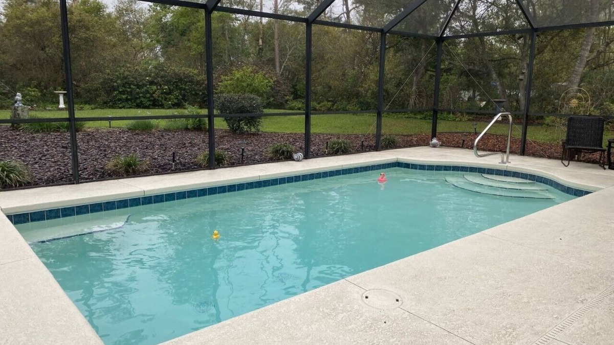 Ocala House | PET FRIENDLY 3BR HOME WITH SEASONAL POOL, 12 minutes to FAST, 15 minutes to WEC!