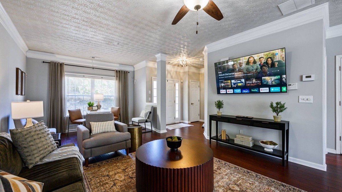 Woodstock House | Pet-Friendly 3BR Townhome w/Weekly Discounts