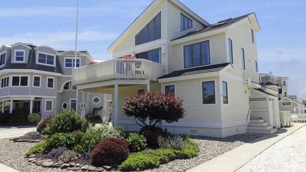 Avalon House | Pet Friendly, 5 Bedroom, 4 bath home close to the beach!