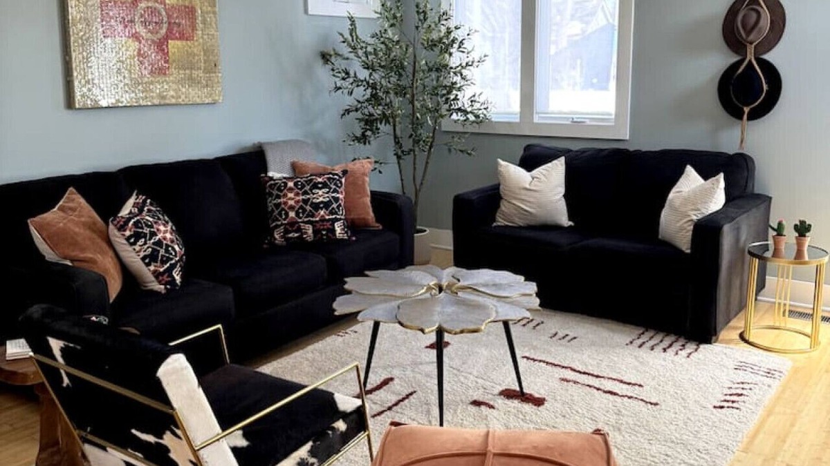 Chestnut Hill House | Pet friendly, 5 Min to Downtown, gated parking