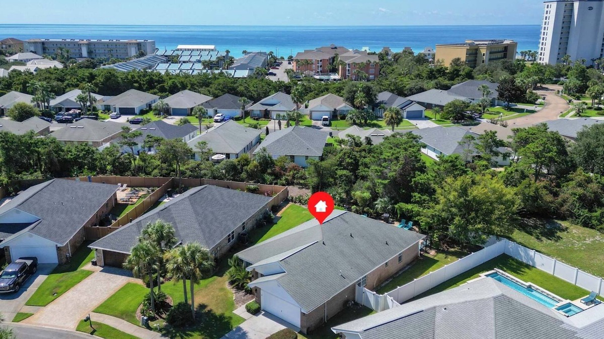 Miramar Beach House | Pet-Friendly 5BR, Private Pool & Beach + Free Tix: Golf, Parasailing & More!