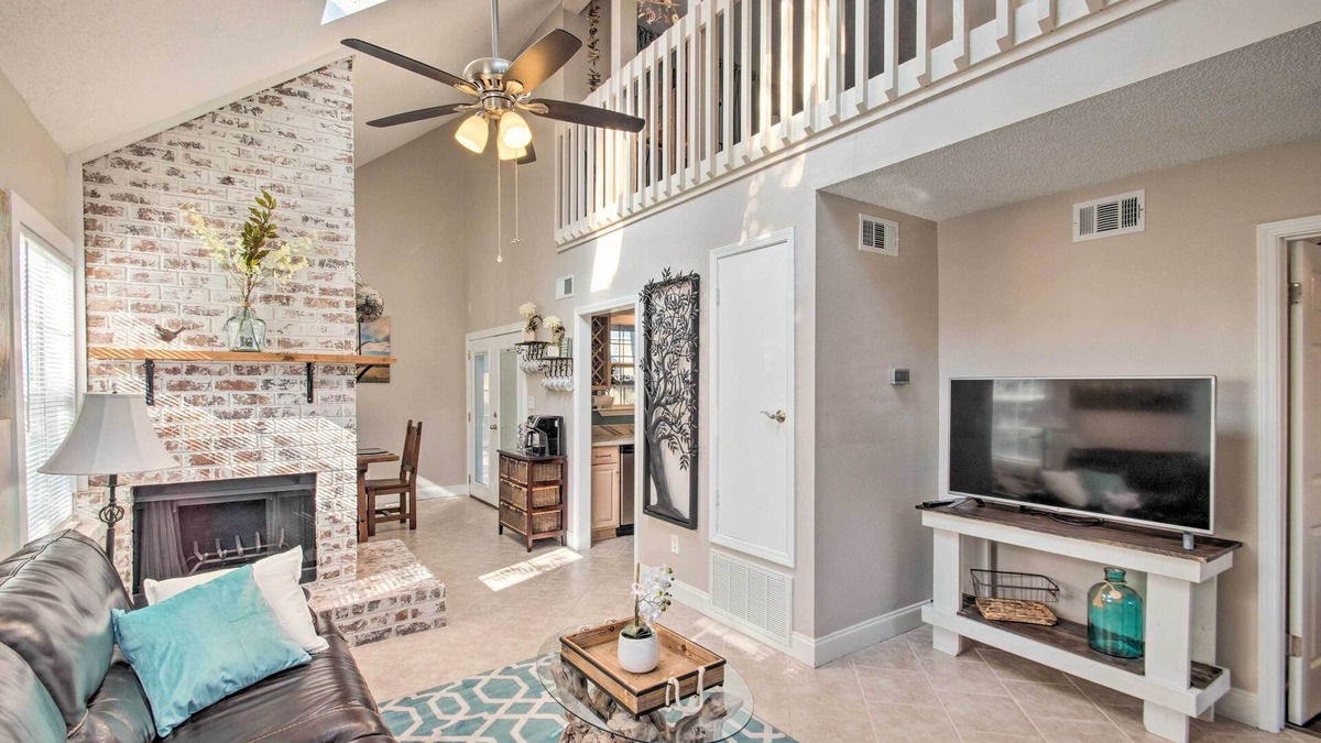 Northeast Pensacola House | Pet-Friendly A-Frame Retreat Near Dtwn + Beaches!
