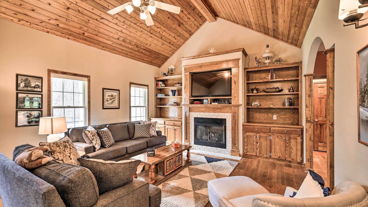 Abingdon House | Pet-Friendly Abingdon Abode w/Yard & Grill!