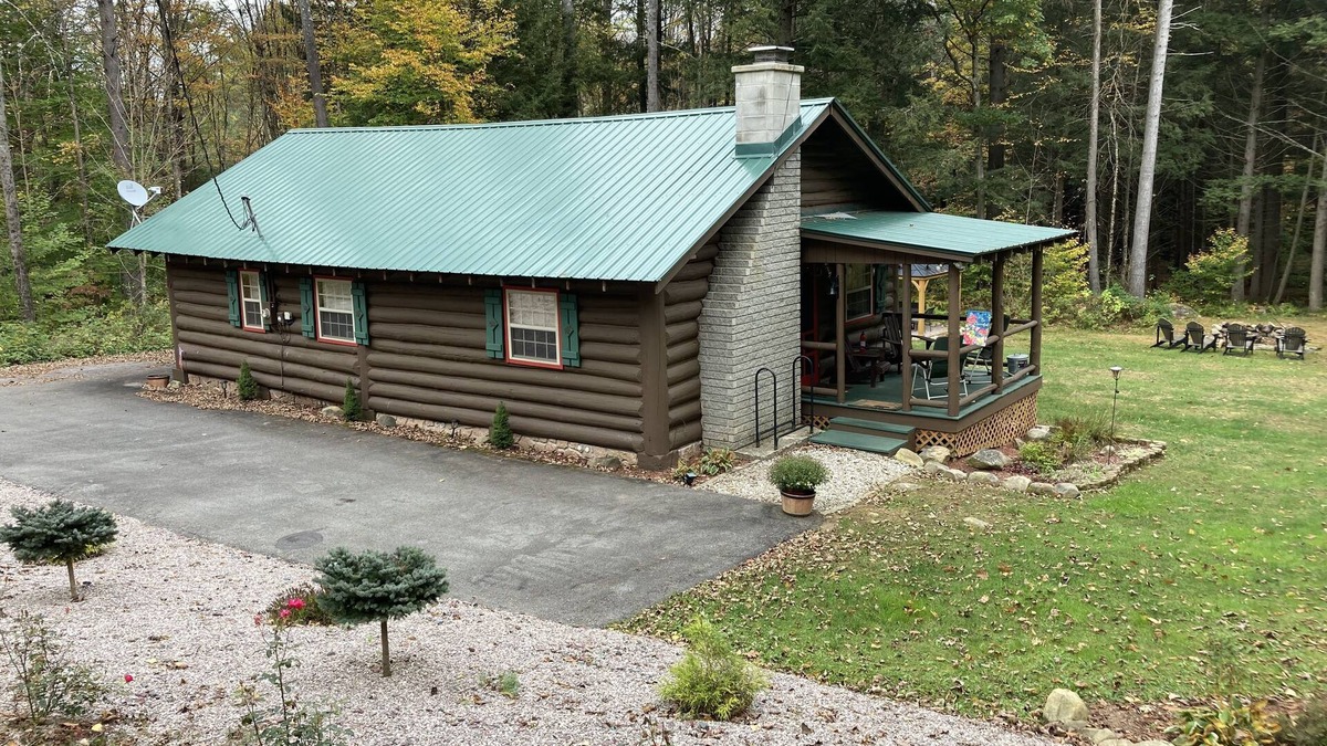 Day Cabin | PET FRIENDLY Adirondacks Log Cabin! Lake George, Saratoga, SPAC, Sacandaga