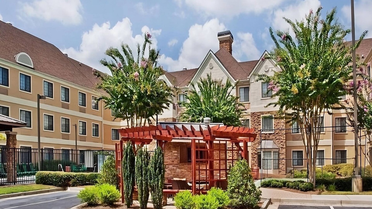 Alpharetta Hotel | Pet-friendly and Spacious 2BR Suite with Kitchen! Free Breakfast, Pets Allowed!