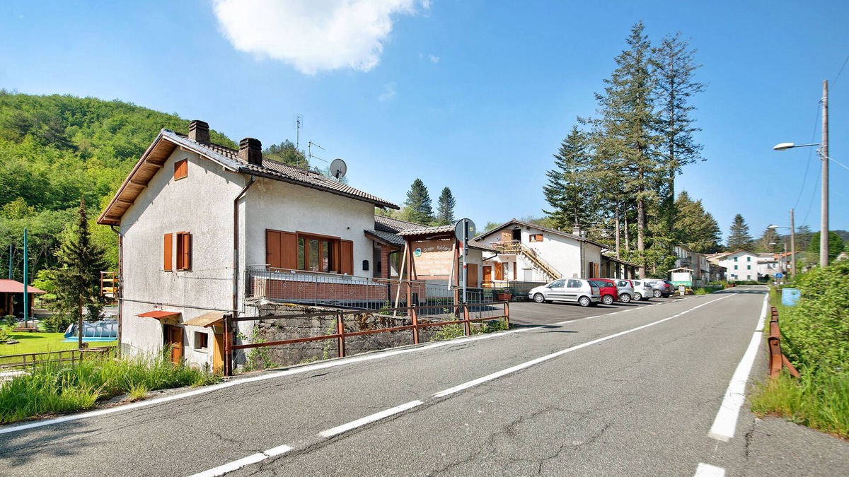Borzonasca Apartment | Pet-Friendly Apartment with Mountian View & Shared Pool