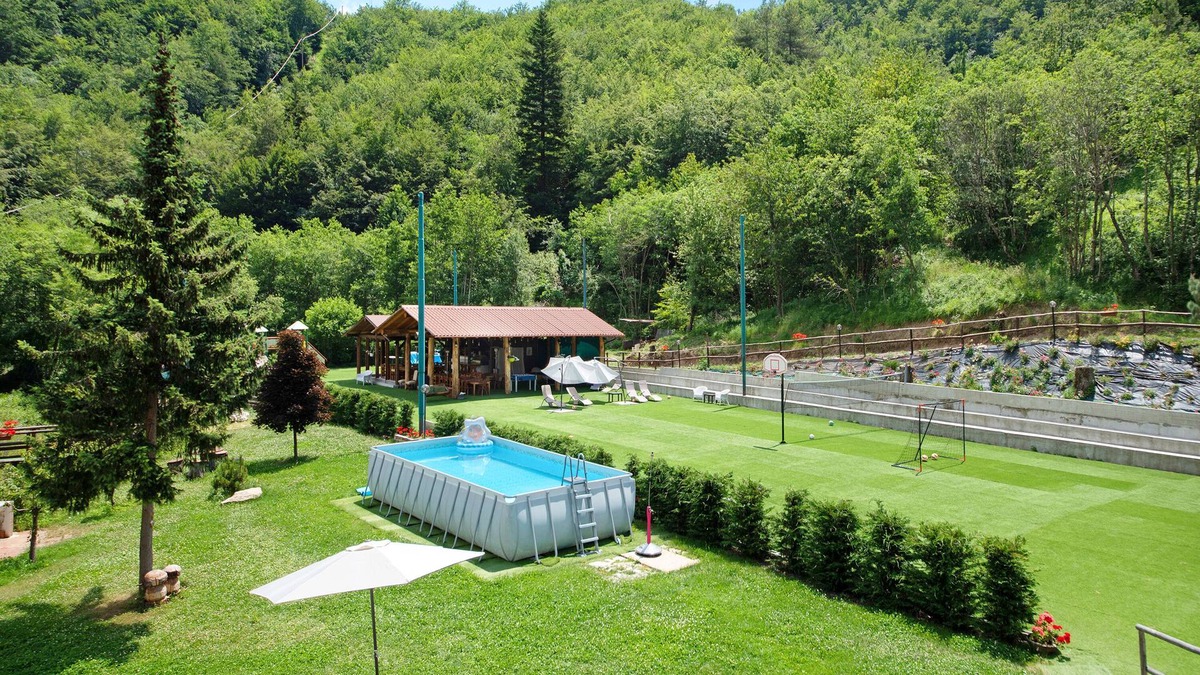 Borzonasca Apartment | Pet-Friendly Apartment with Mountain View & Shared Pool