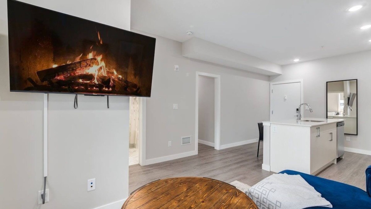 Shaganappi Apartment | Pet Friendly Apartment w/Free Underground Parking