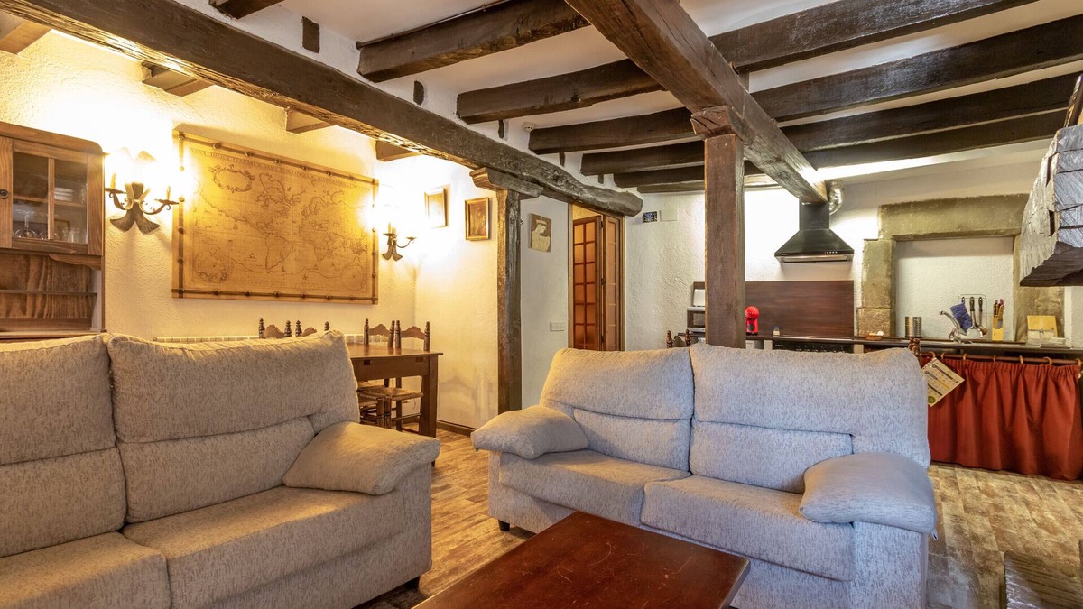 Rupit I Pruit Apartment | Pet-Friendly Apartment 'Can Lo 1' with Mountain View & Wi-Fi