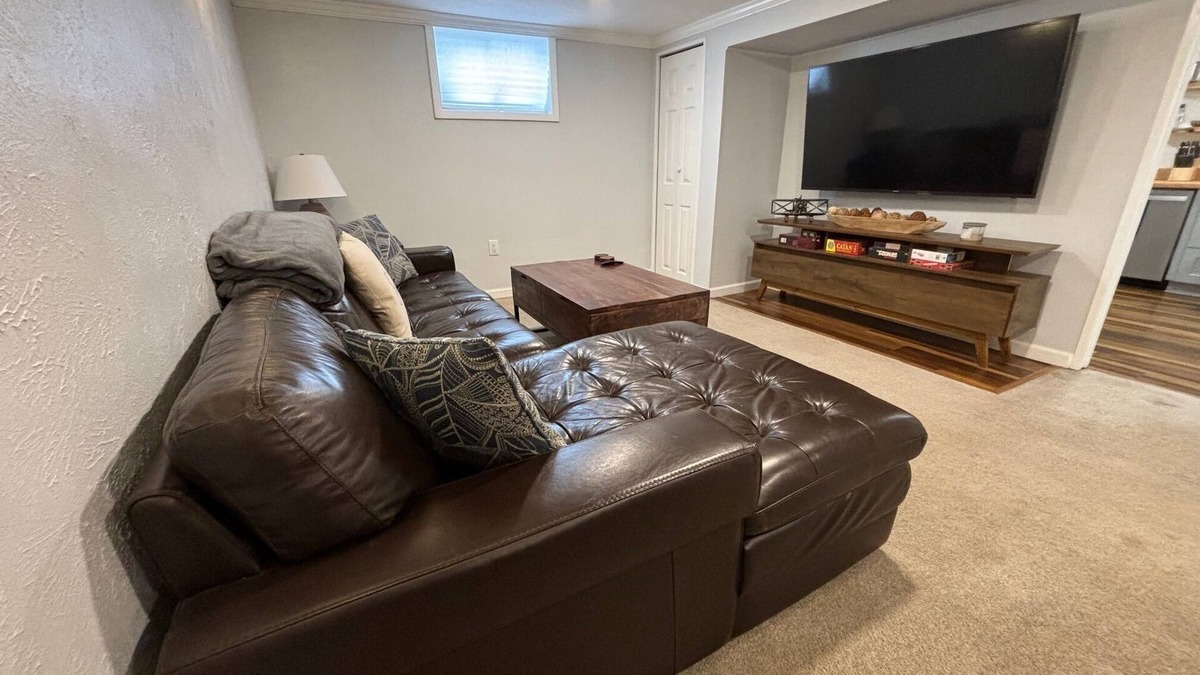 Arvada Plaza Area Apartment | Pet friendly apartment in thriving Arvada