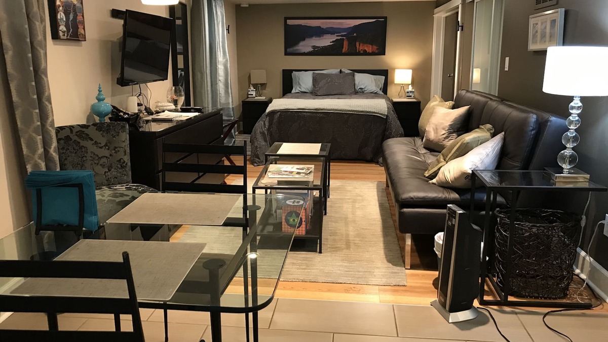 Belmont House | Pet friendly apartment with covered patio and fenced-in yard.