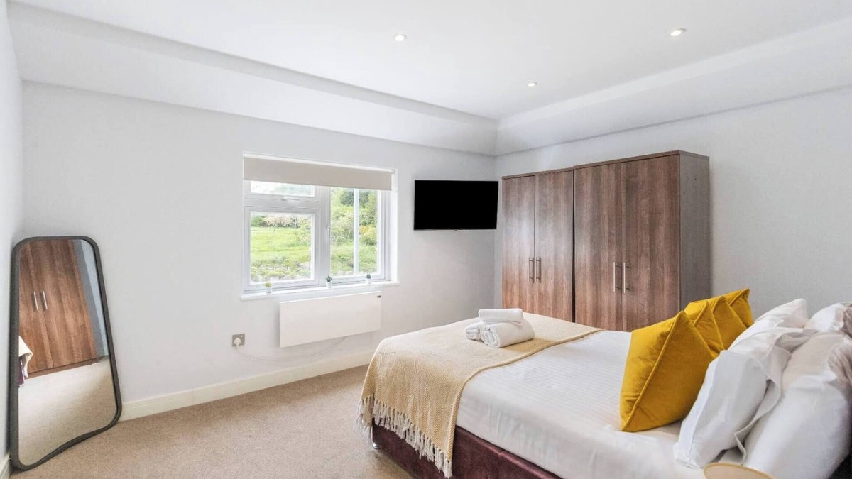 Brentwood Apartment | Pet-friendly apt in Shenfield