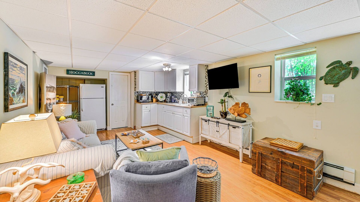Aquebogue Apartment | Pet-Friendly Apt w/Hot Tub Near the Hamptons!