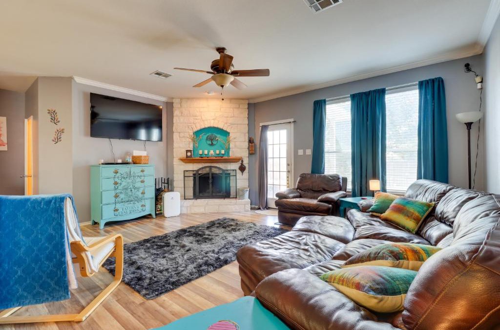 Hutto House | Pet-Friendly Austin Area Home with Outdoor Oasis