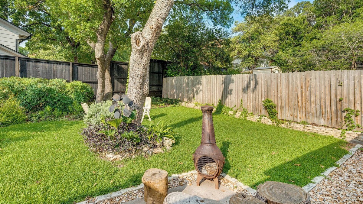Barton Hills Cottage | Pet-friendly Austin Home w/Private Yard!