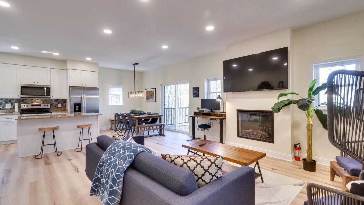Mount Jackson House | Pet-Friendly Basye Vacation Rental w/Fireplace!