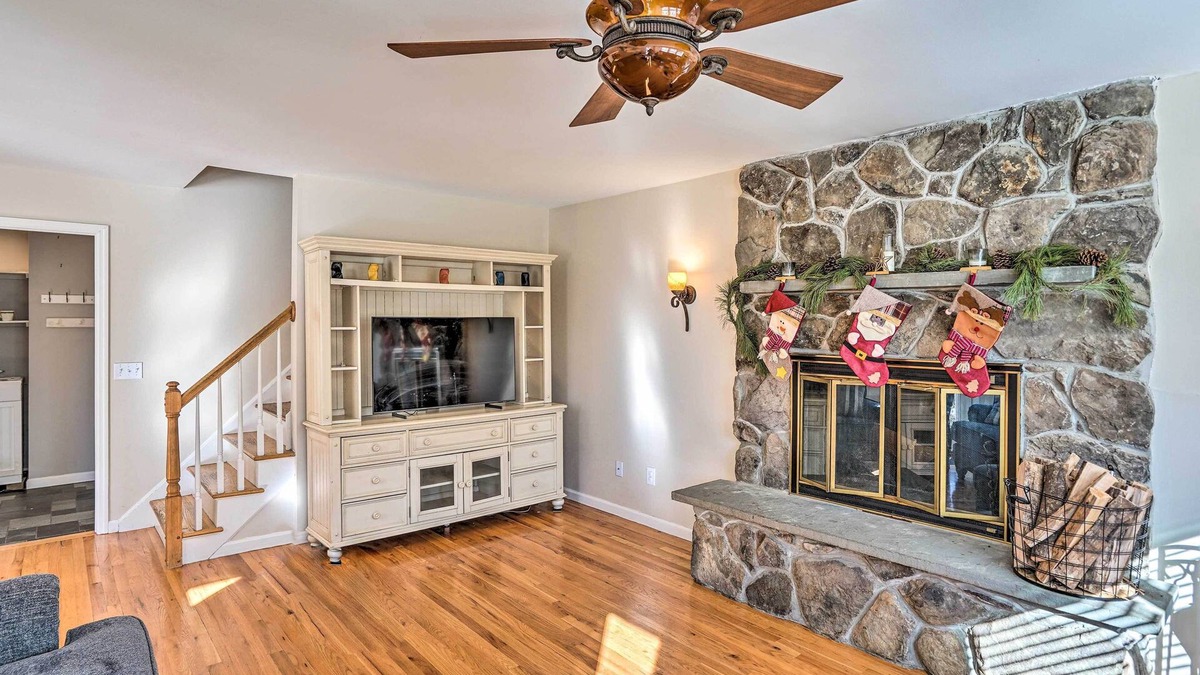 Lagrangeville House | Pet-Friendly Beacon Area Vacation Rental: 6 Acres