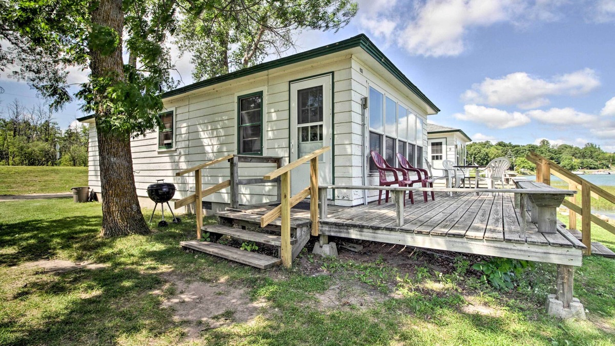 Dent Cabin | Pet-Friendly Beachfront Dent Cabin w/Grill!
