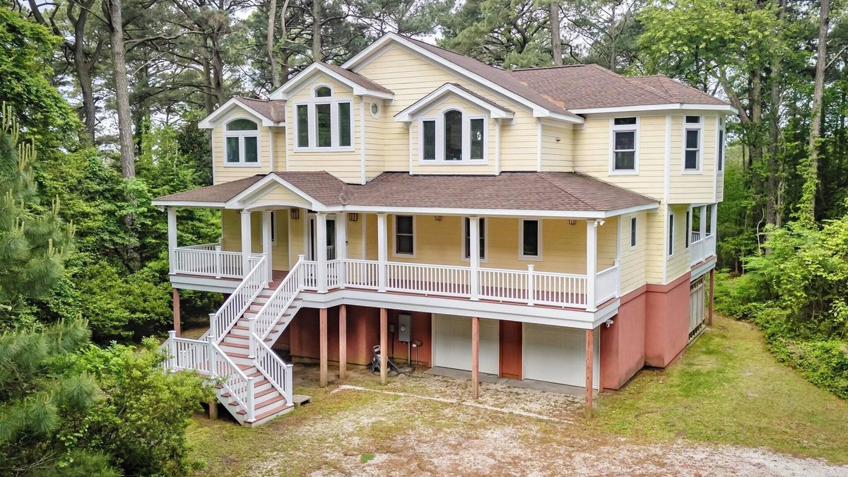 Cape Charles House | PET FRIENDLY-BEAUTIFUL APPOINTED HOME WITH BAY VIEWS AND PRIVATE COMMUNITY BEACH