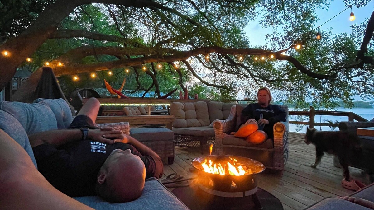 Thomas Drive House | Pet friendly, beautiful lakefront property that sleeps up to 15 people