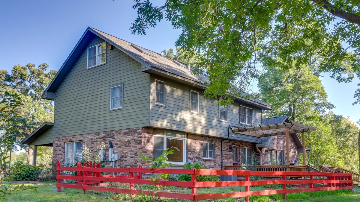 Benton County House | Pet-Friendly Bentonville Retreat w/ Peaceful Deck!