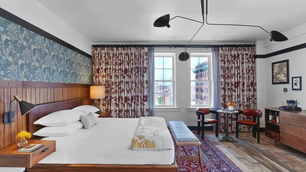 Mount Vernon Hotel | Pet-Friendly Boutique Stay in Baltimore’s Cultural District | Co-Working Spaces