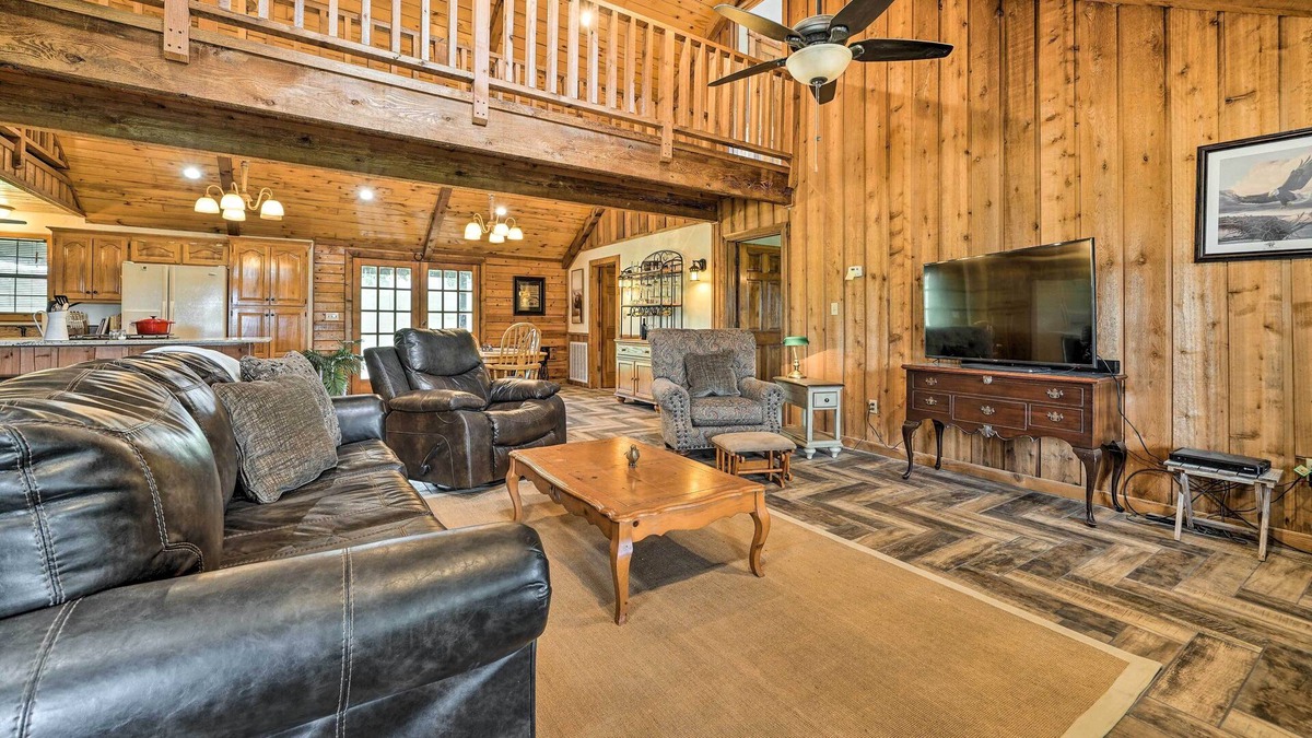 Pickens Cabin | Pet-Friendly Broken Bow Gem w/ Deck & Grill!