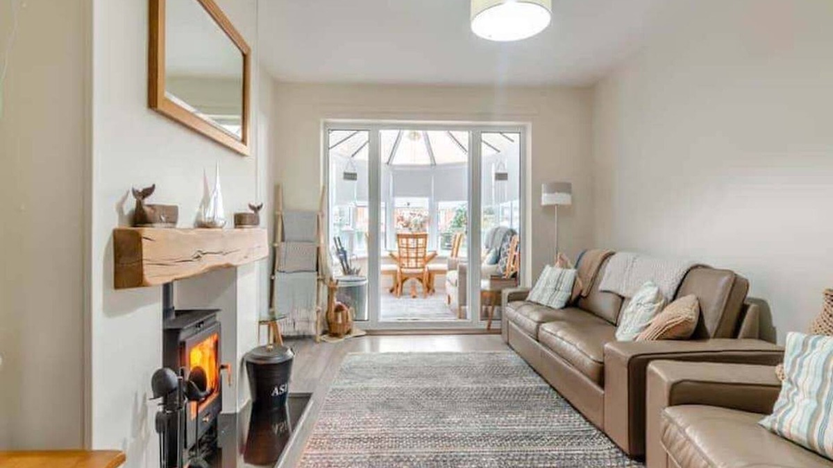Hornsea House | Pet friendly Bungalow with garden, Hornsea, East Yorkshire Coast