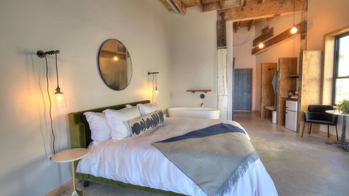 Astoria Hotel | Pet-friendly, Buoy Suite at Bowline Hotel