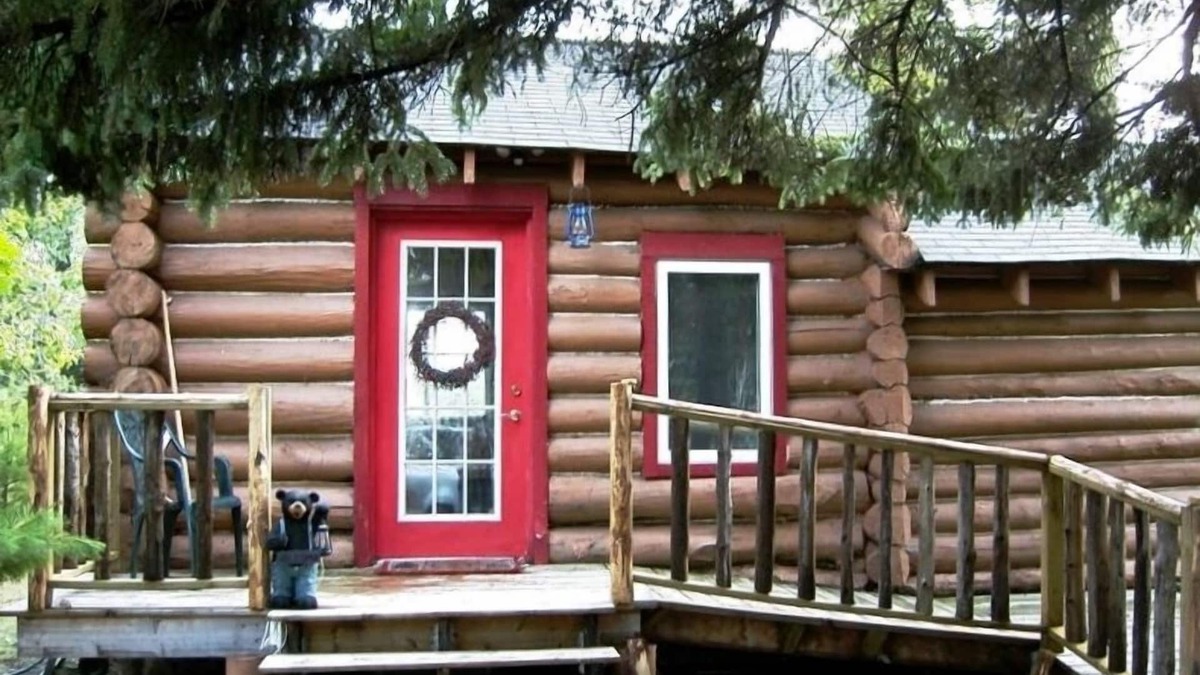 Baraga Cabin | Pet -friendly Cabin on Lake Superior at Sunset Cove Resort