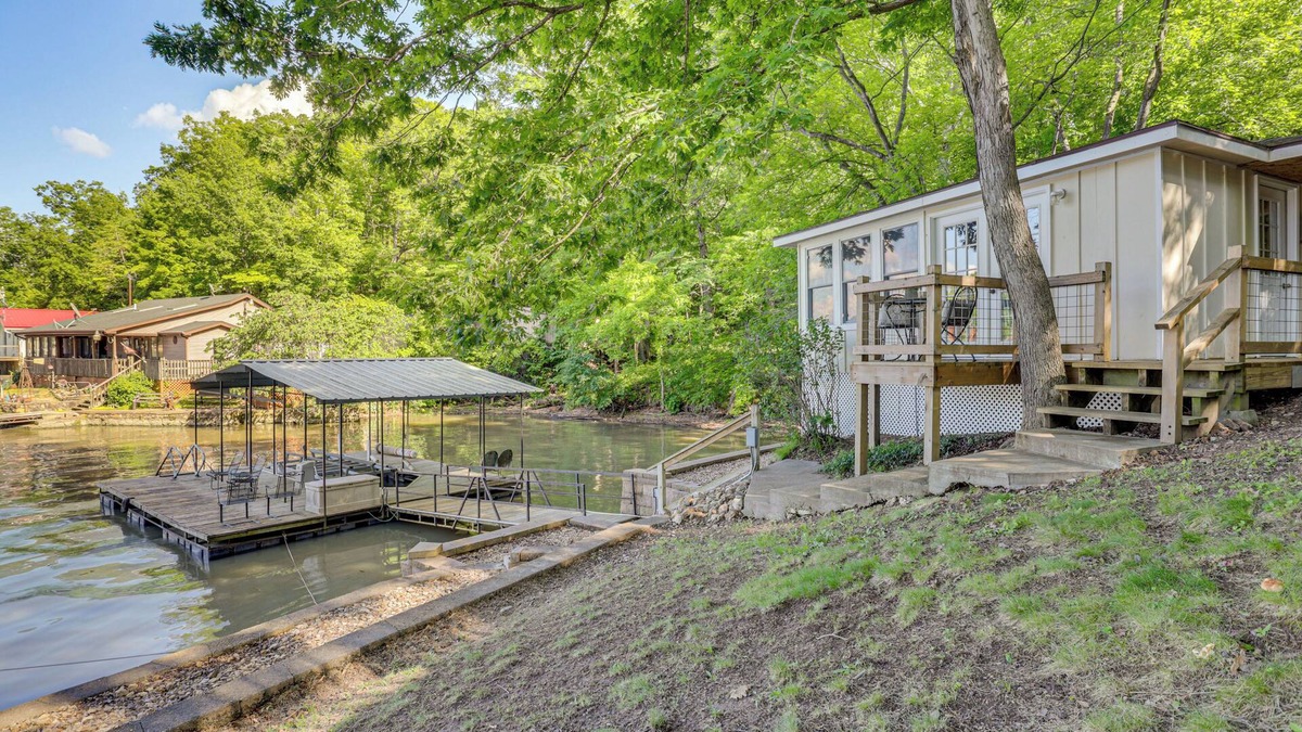 Edwards Cabin | Pet-Friendly Cabin w/Dock & Lake Views in Edwards