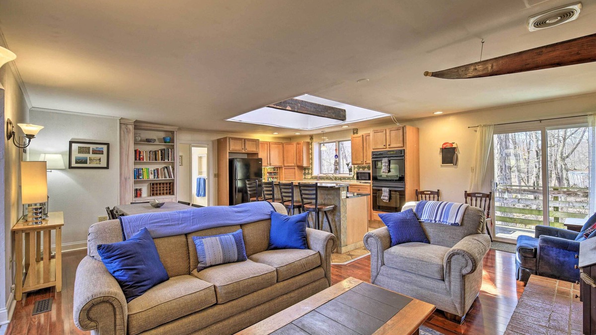 Ingles Cabin | Pet-Friendly Cabin w/Dock on Claytor Lake!