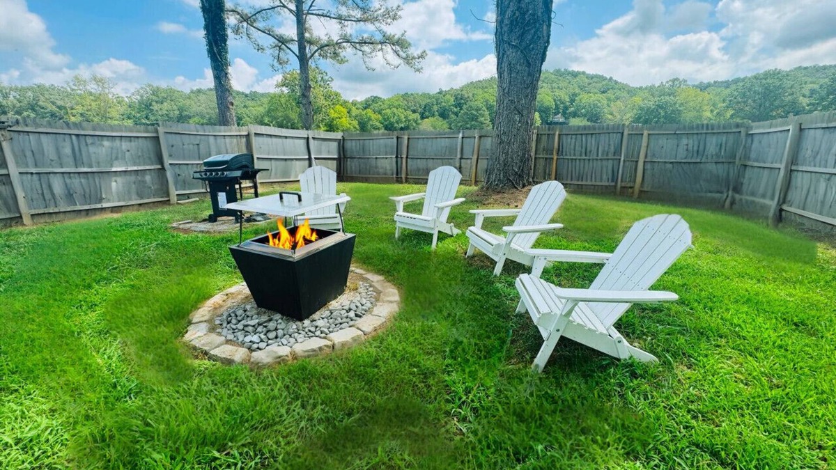 Groveoak Apartment | Pet-Friendly Cabin w/Views & Lake Access - Lucky Lodge