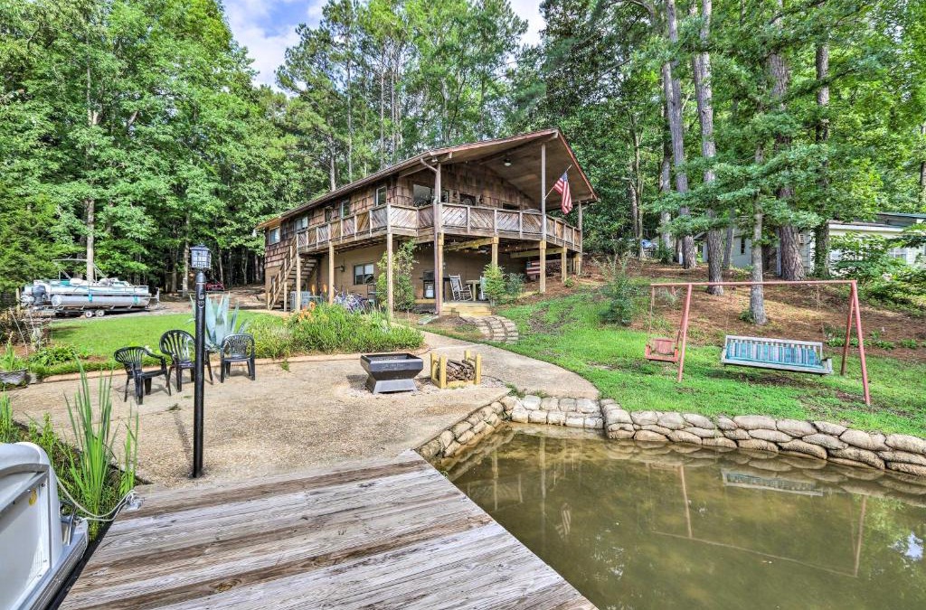 Jacksons' Gap House | Pet-Friendly Cabin with Dock on Lake Martin!