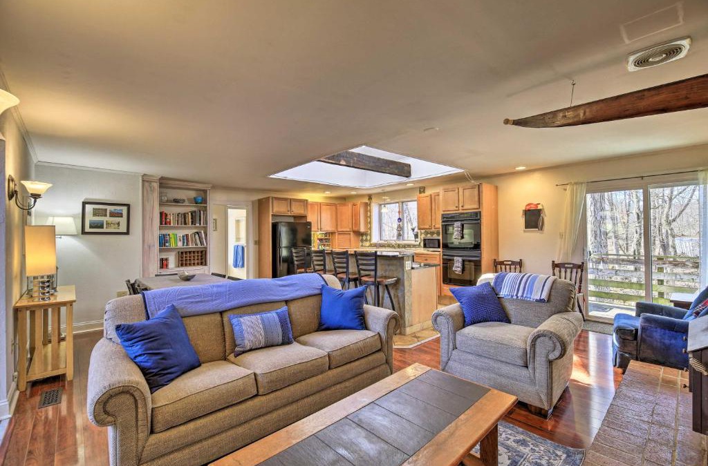 Ingles House | Pet-Friendly Cabin with Dock on Claytor Lake!