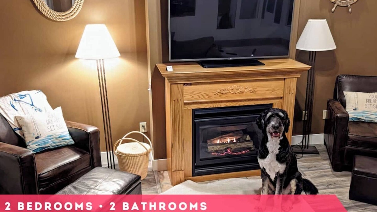 Canal Park Condo | Pet-Friendly Canal Park Condo|Near Lakewalk| Pool| Sauna| Gym