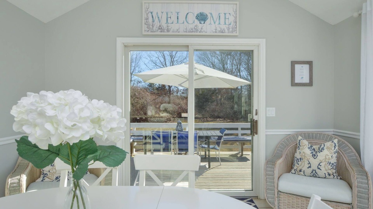 East Falmouth House | Pet Friendly Cape Cod Home for your Fall Getaway! Minutes to Golf & Beaches!