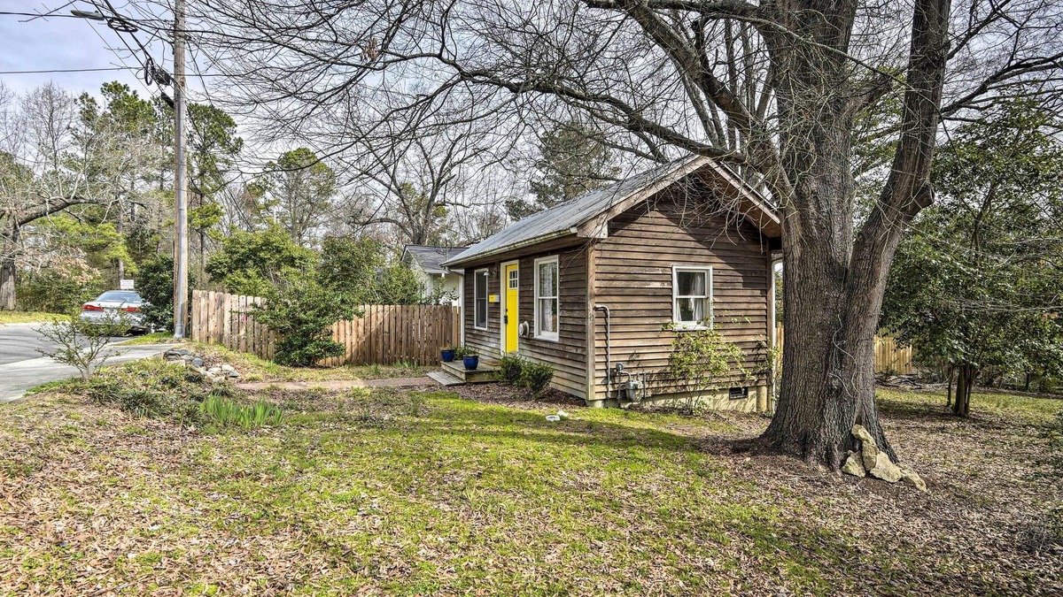 Carrboro Cottage | Pet-Friendly Carrboro Cottage < 1 Mi to Carr Mall