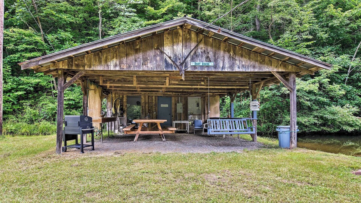 Nora Cabin | Pet-Friendly Castlewood Cabin w/Deck & Pond Views